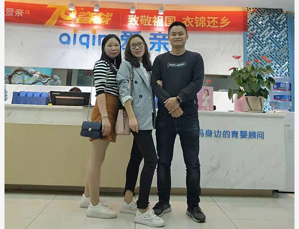 重庆谭女士加盟爱亲