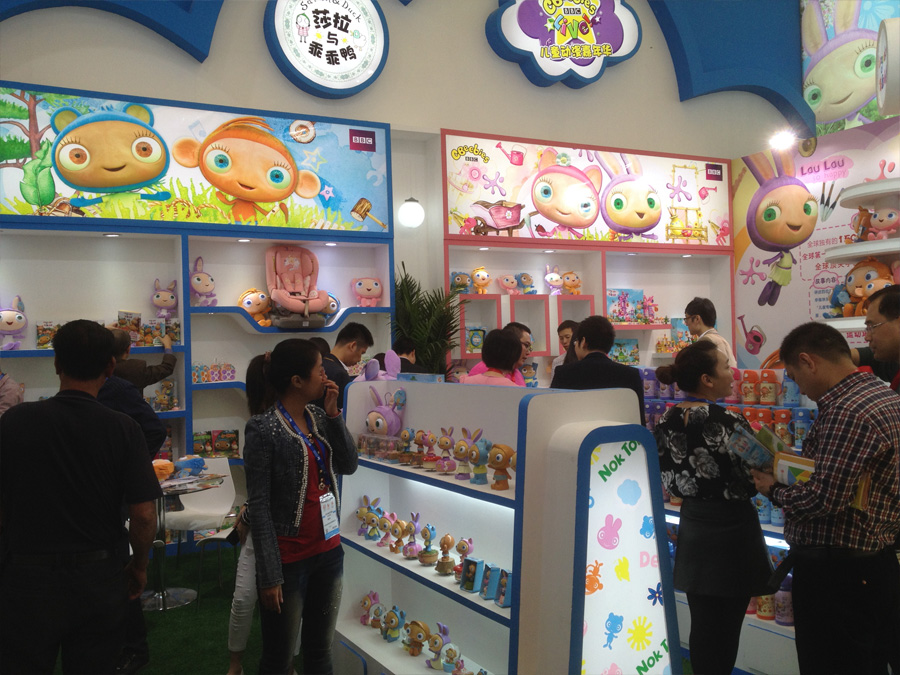 参观布鲁精灵展位的客户络绎不绝