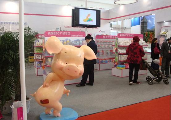 爱亲母婴门店设立《小猪威比》产品专区