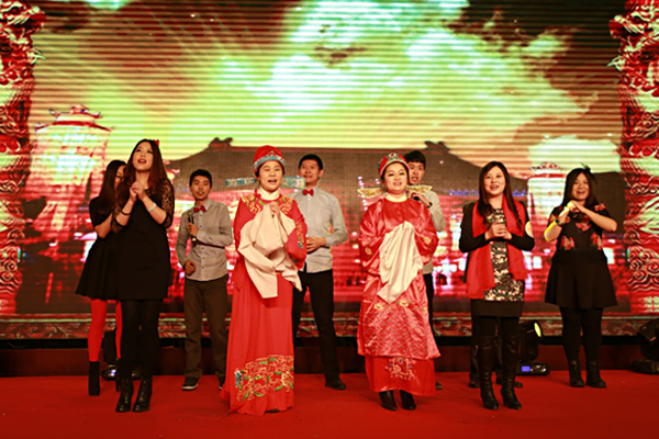 图9:爱亲母婴2015年春节联欢晚会&年度表彰大会精彩节目表演
