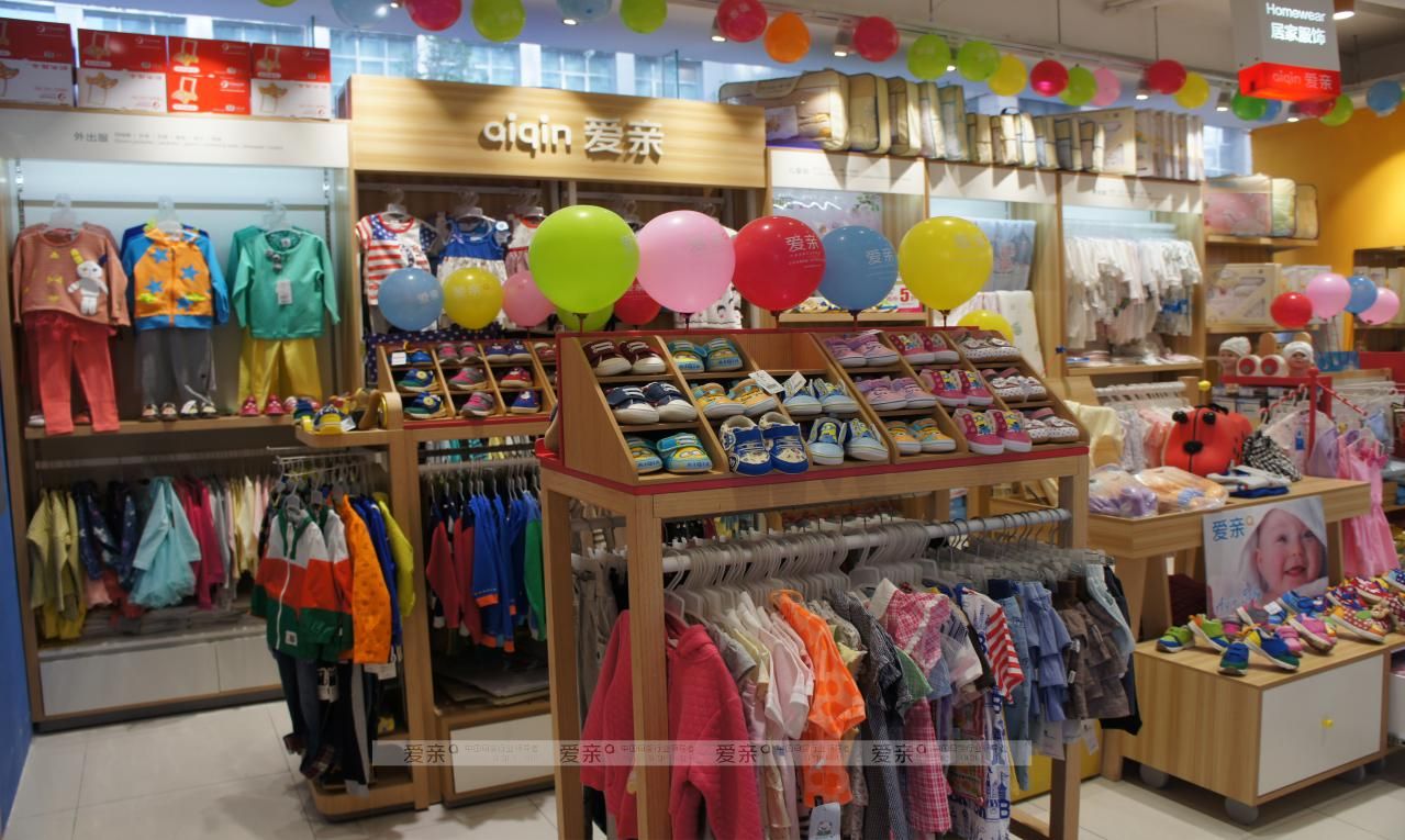 图2:爱亲母婴海淀专卖店店内展示