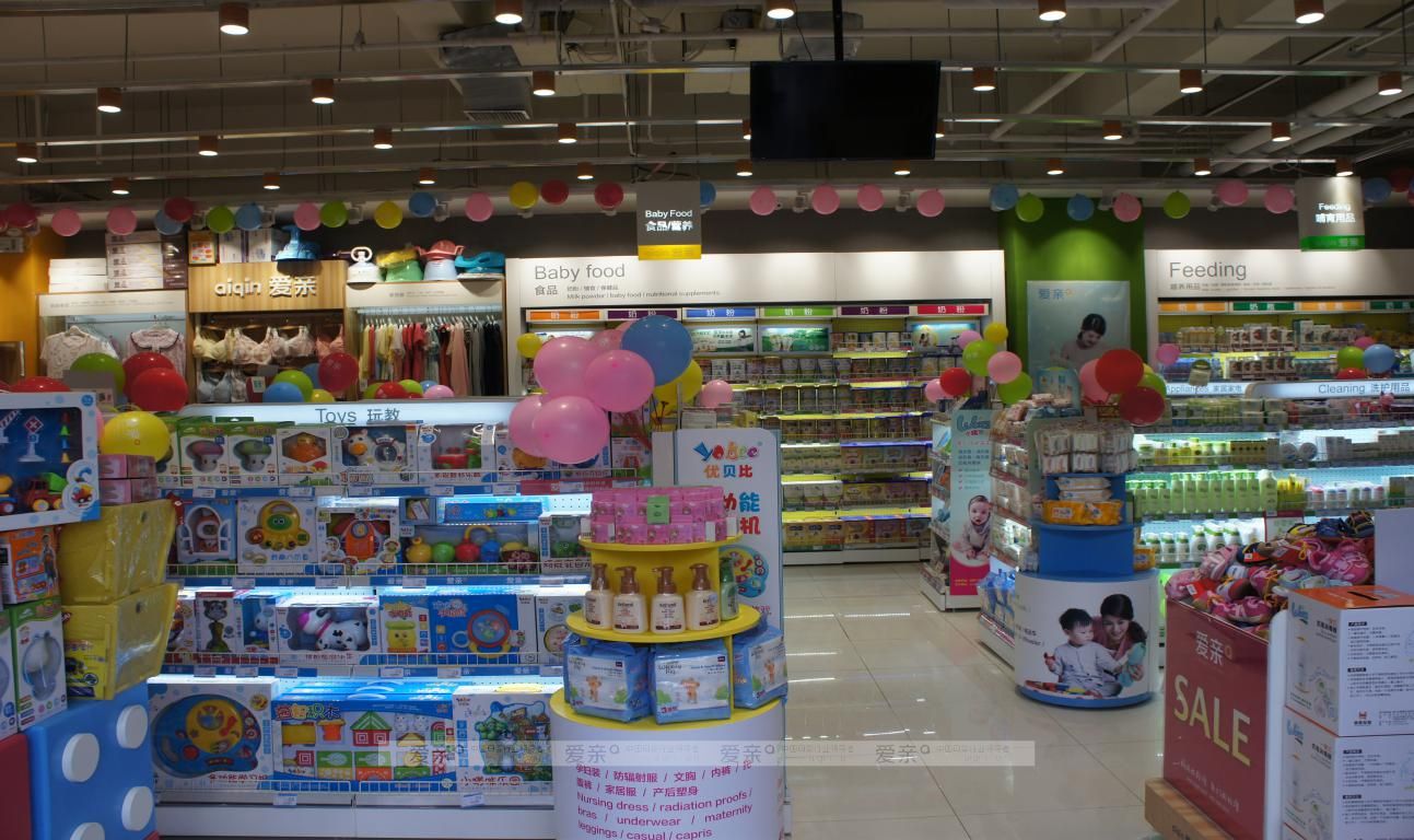 图3:爱亲母婴海淀专卖店店内展示