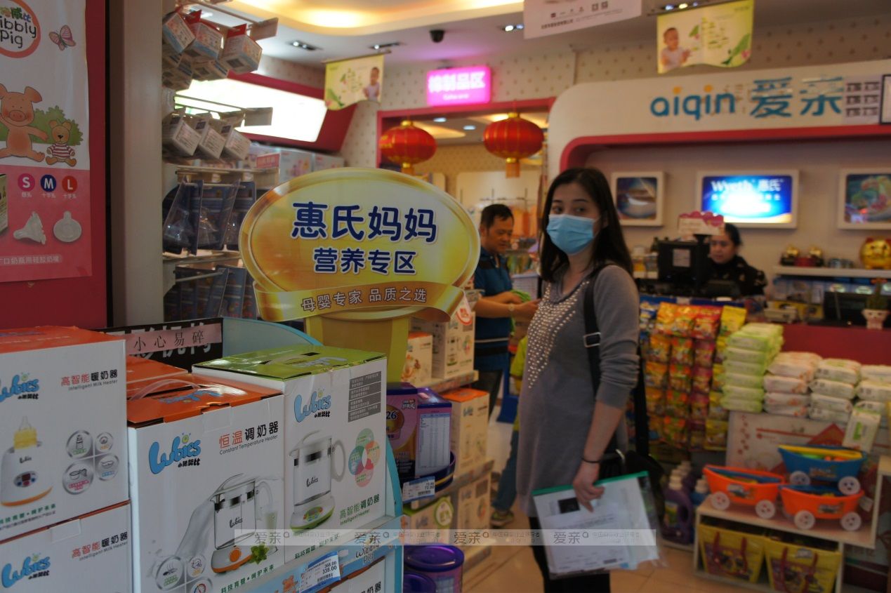 星妈梅婷现身朝阳爱亲专卖店