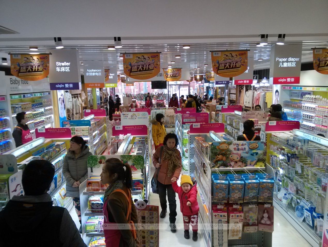爱亲专卖店店内展示