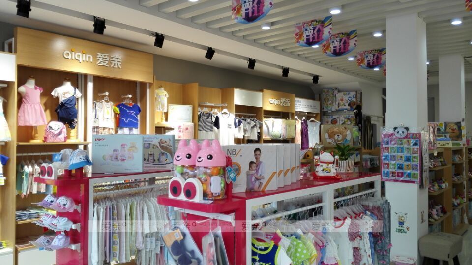  图3：沈佳伟夫妻江阴爱亲母婴专卖店展示
