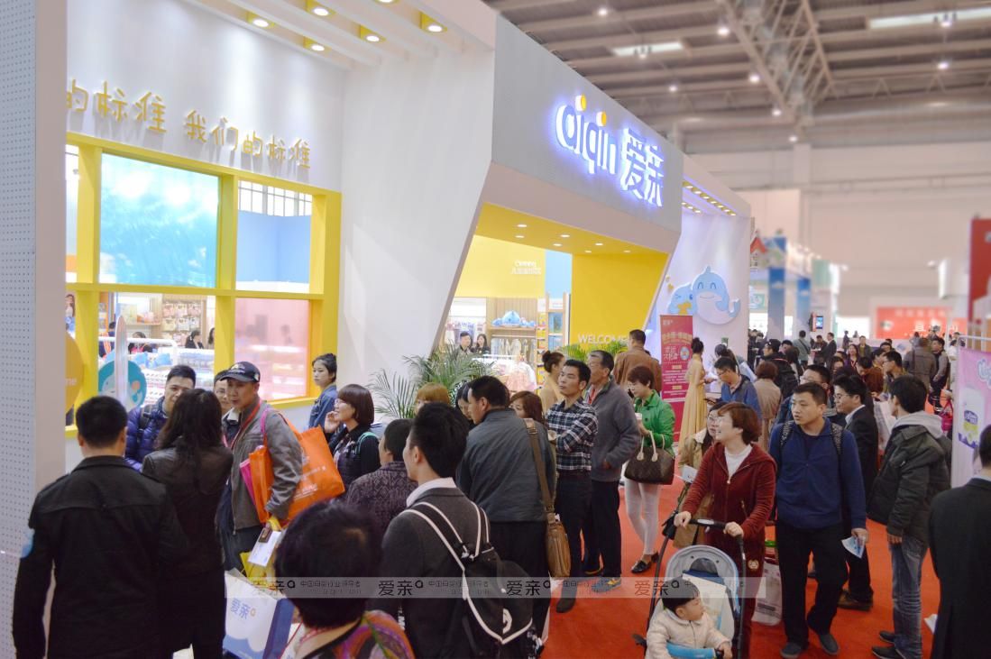 爱亲母婴2.0新形象惊艳展会