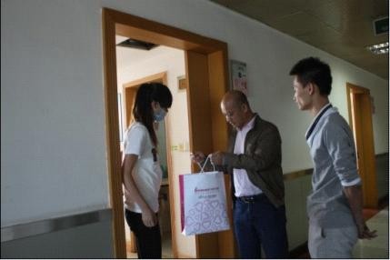 爱亲母婴企业高层亲临探望