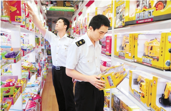 我国经济强劲增长，玩具市场规模逐渐扩大，且以后是一个发展空间很大的市场。需要检验检疫机构进一步发挥职能优势，加大对玩具企业的监管力度