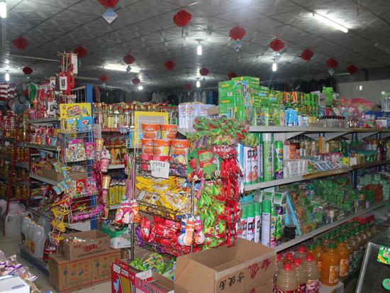 过去的婴童店，是找一个店面，进一些货，然后守株待兔