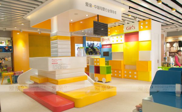 爱亲母婴生活馆店内布置