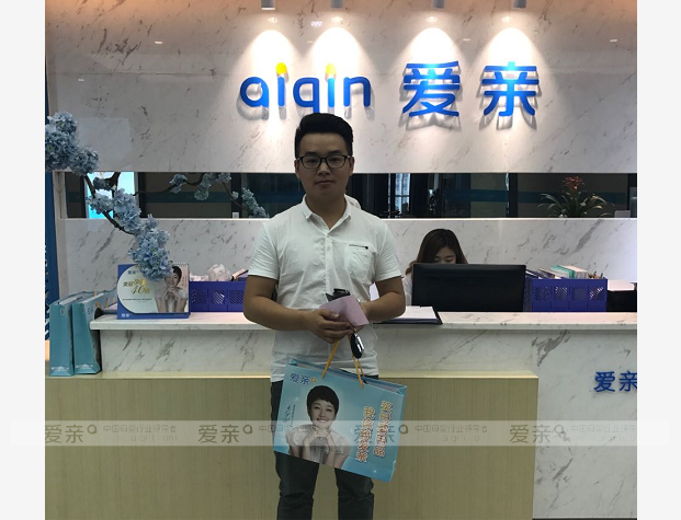热烈庆祝贵州陈先生加盟爱亲母婴！预祝生意兴隆！