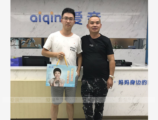 热烈庆祝云南唐先生加盟爱亲母婴！预祝生意兴隆！