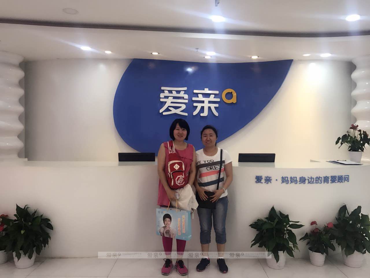 热烈庆祝天津于女士加盟爱亲母婴！预祝生意兴隆！
