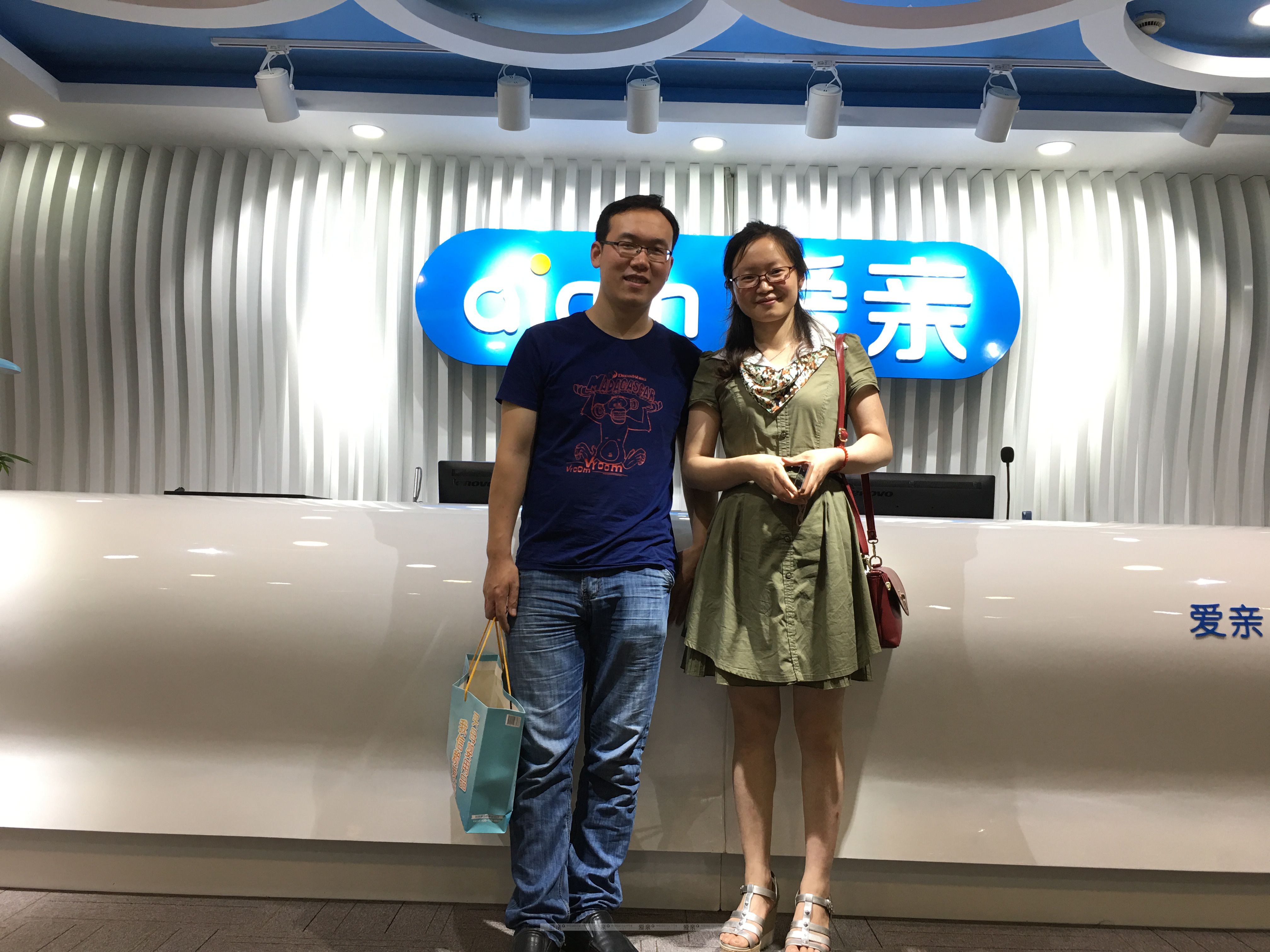热烈庆祝江苏苏州郑先生加盟爱亲母婴！预祝生意兴隆！