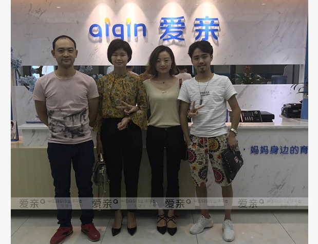 热烈庆祝贵州袁先生加盟爱亲母婴！预祝生意兴隆！