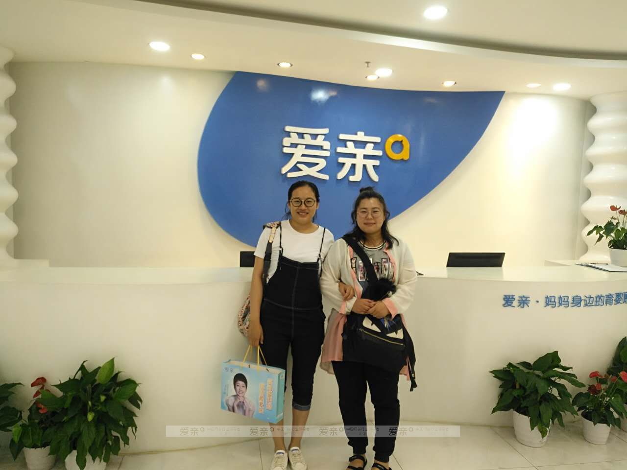 热烈庆祝山东滨州崔女士加盟爱亲母婴！预祝生意兴隆！