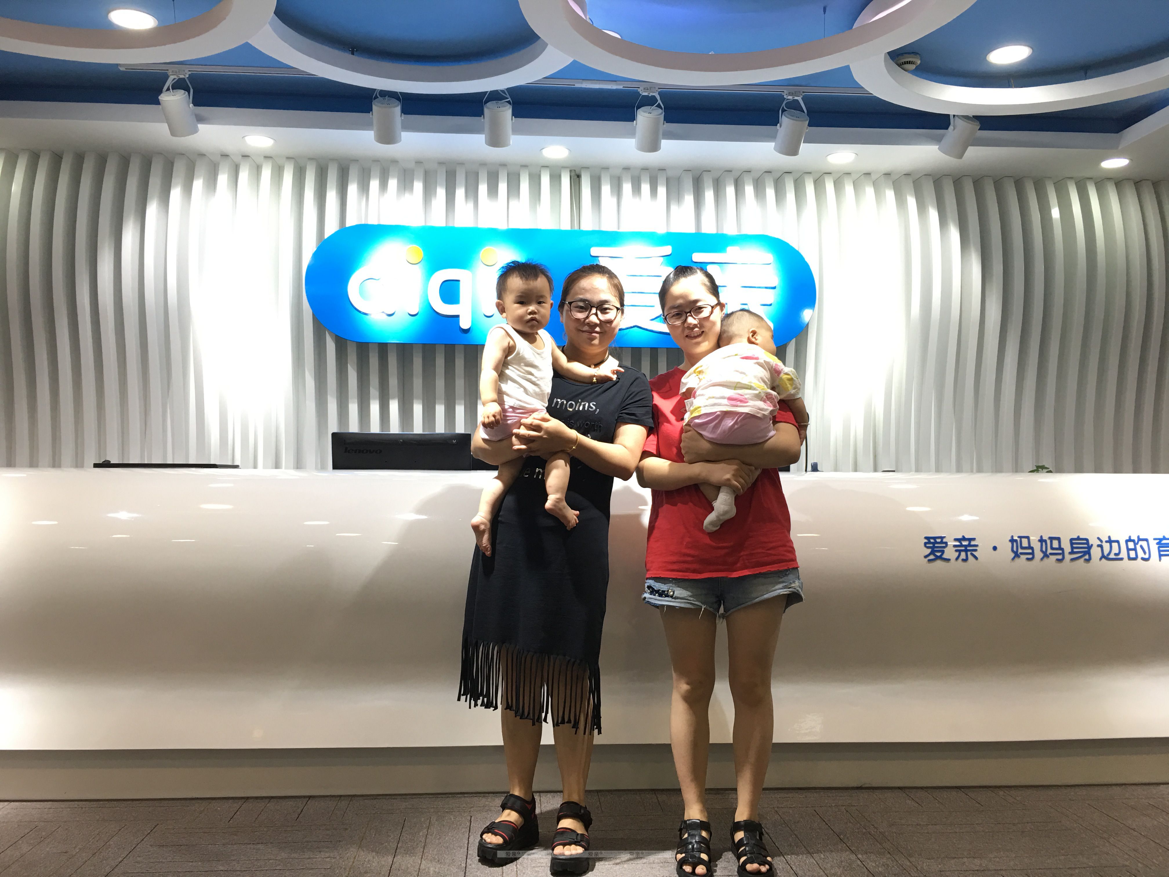 热烈庆祝浙江杭州徐女士加盟爱亲母婴！预祝生意兴隆！