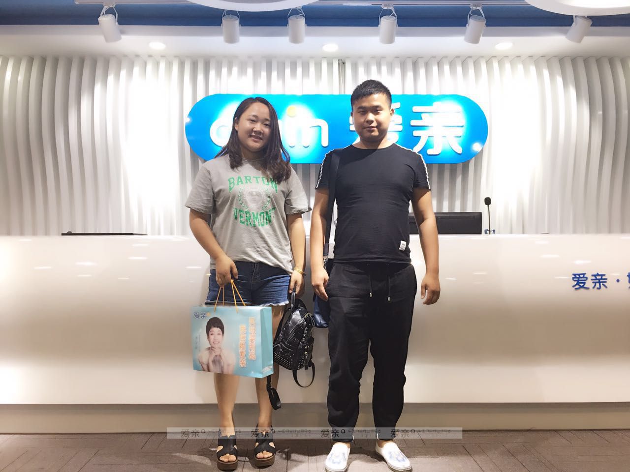 热烈庆祝安徽合肥洪女士加盟爱亲母婴！预祝生意兴隆！
