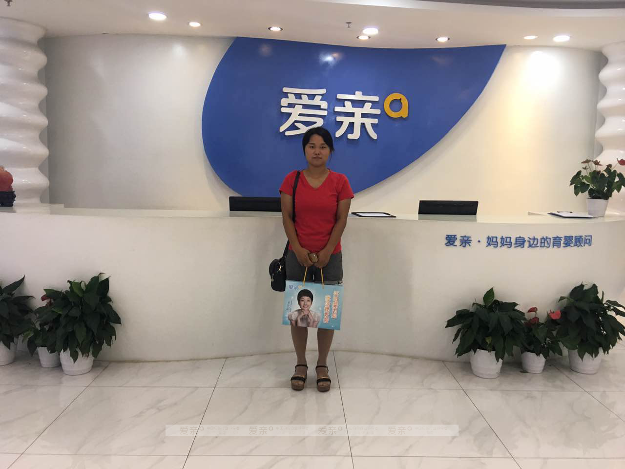 热烈庆祝河南濮阳李女士加盟爱亲母婴！预祝生意兴隆！
