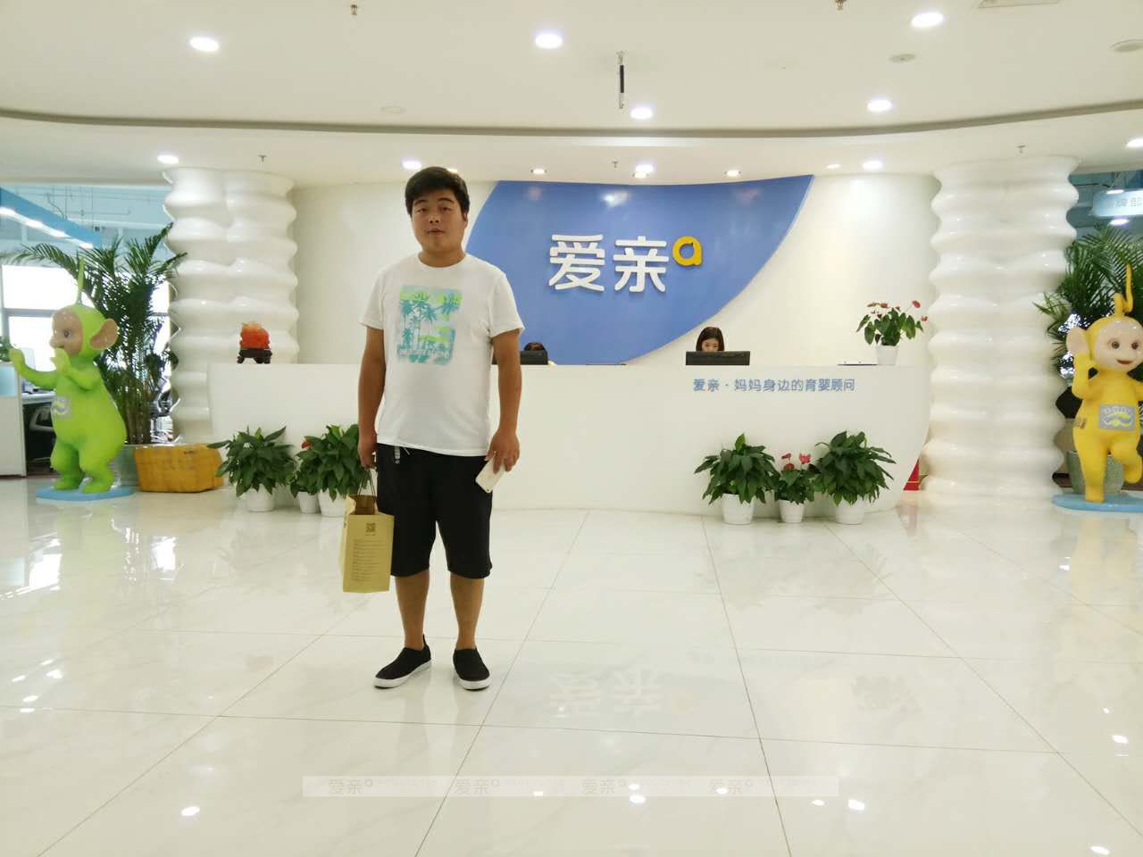 热烈庆祝河南马先生加盟爱亲母婴！预祝生意兴隆！