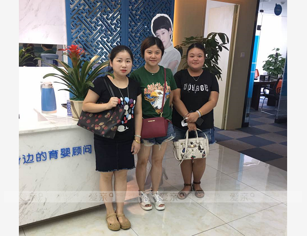 热烈庆祝贵州刘女士加盟爱亲母婴！预祝生意兴隆！