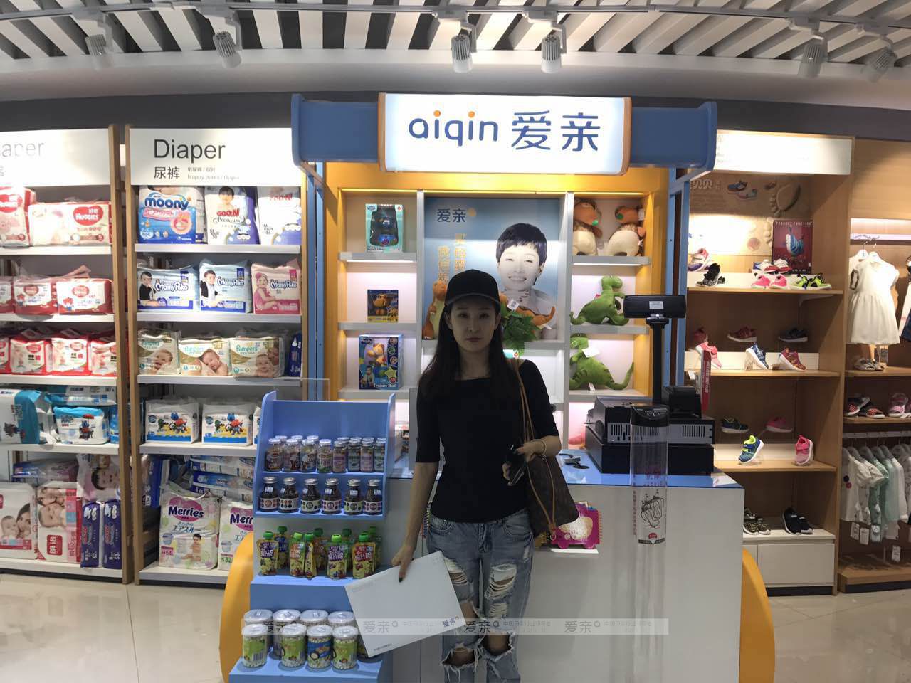 热烈庆祝山西钟女士加盟爱亲母婴！预祝生意兴隆！