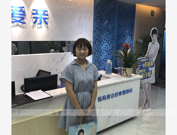 热烈庆祝成都张女士加盟爱亲母婴！预祝生意兴隆！