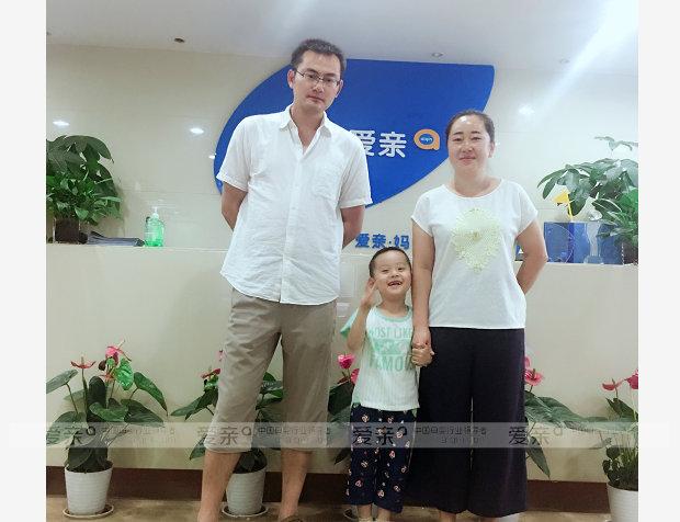 热烈庆祝新疆乌鲁木齐刘先生加盟爱亲母婴！预祝生意兴隆！