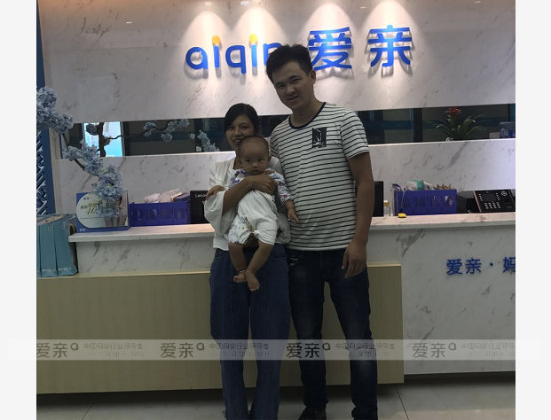 热烈庆祝云南李女士加盟爱亲母婴！预祝生意兴隆！