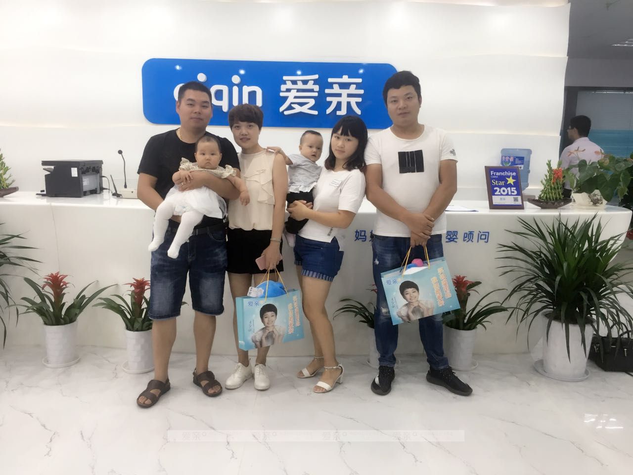 热烈庆祝湖北恩施余女士加盟爱亲母婴！预祝生意兴隆！