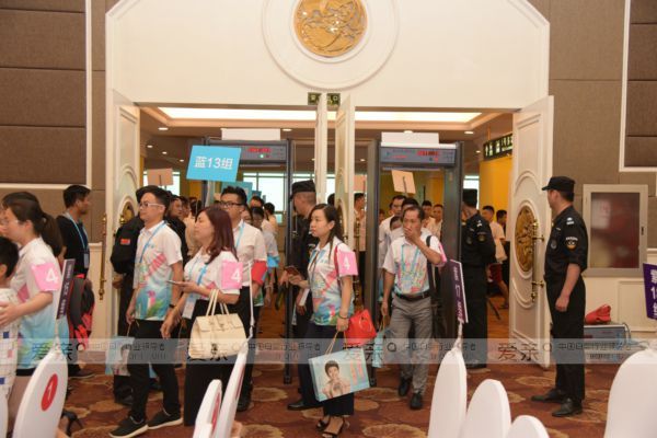 爱亲母婴2018春夏服纺新品发布会隆重开幕