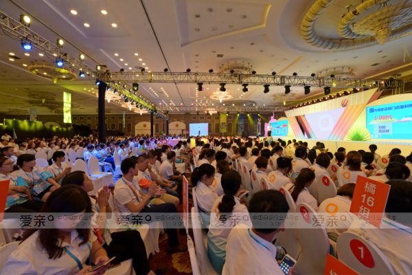 爱亲母婴2018春夏服纺新品发布会隆重开幕