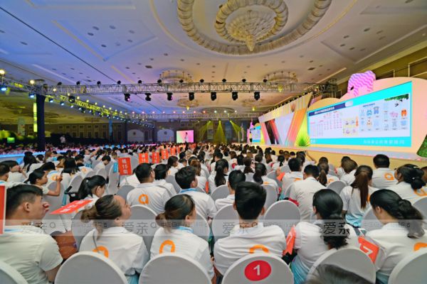 爱亲母婴2018春夏服纺新品发布会顺利召开