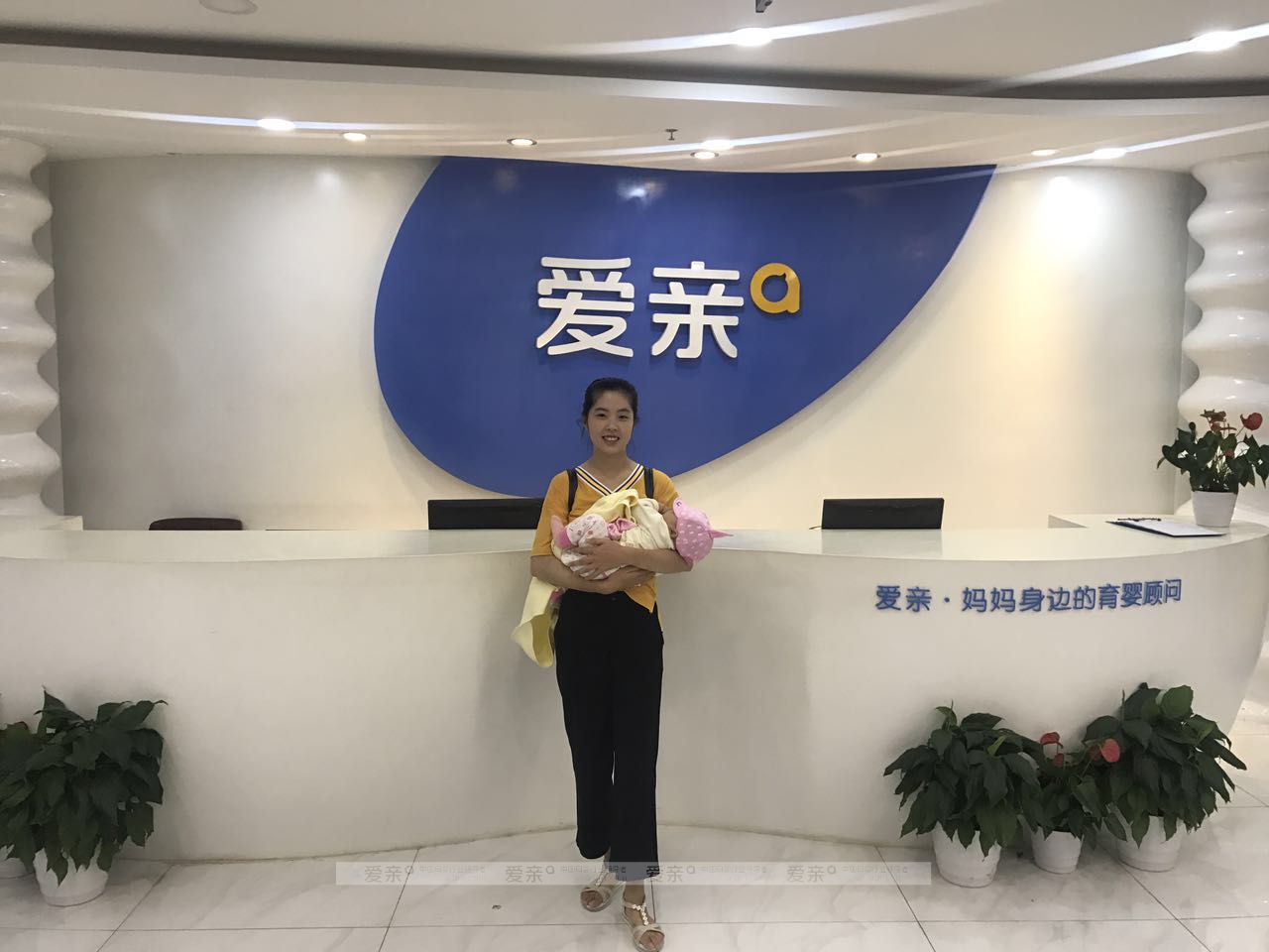 热烈庆祝北京顺义梁女士加盟爱亲母婴！预祝生意兴隆！