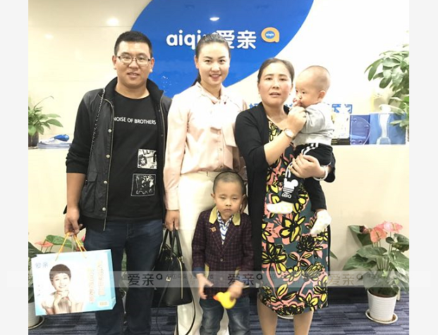 热烈庆祝兰州杨女士加盟爱亲母婴！预祝生意兴隆！