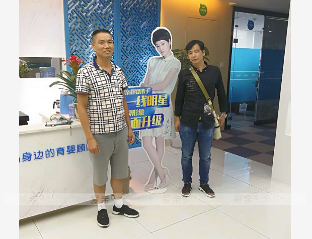 热烈庆祝贵州邓先生加盟爱亲母婴！预祝生意兴隆！