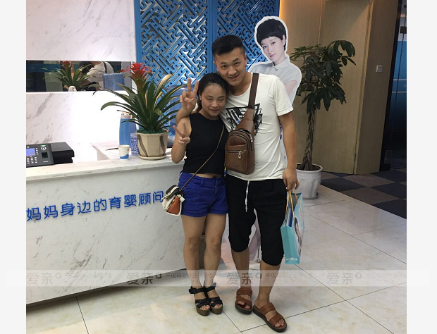 热烈庆祝云南马女士加盟爱亲母婴！预祝生意兴隆！