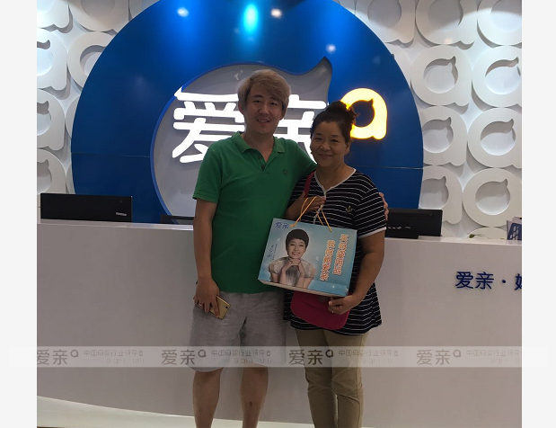 热烈庆祝广东王先生加盟爱亲母婴！预祝生意兴隆！