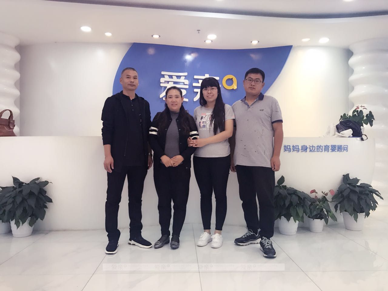 热烈庆祝张家口刘女士加盟爱亲母婴！预祝生意兴隆！
