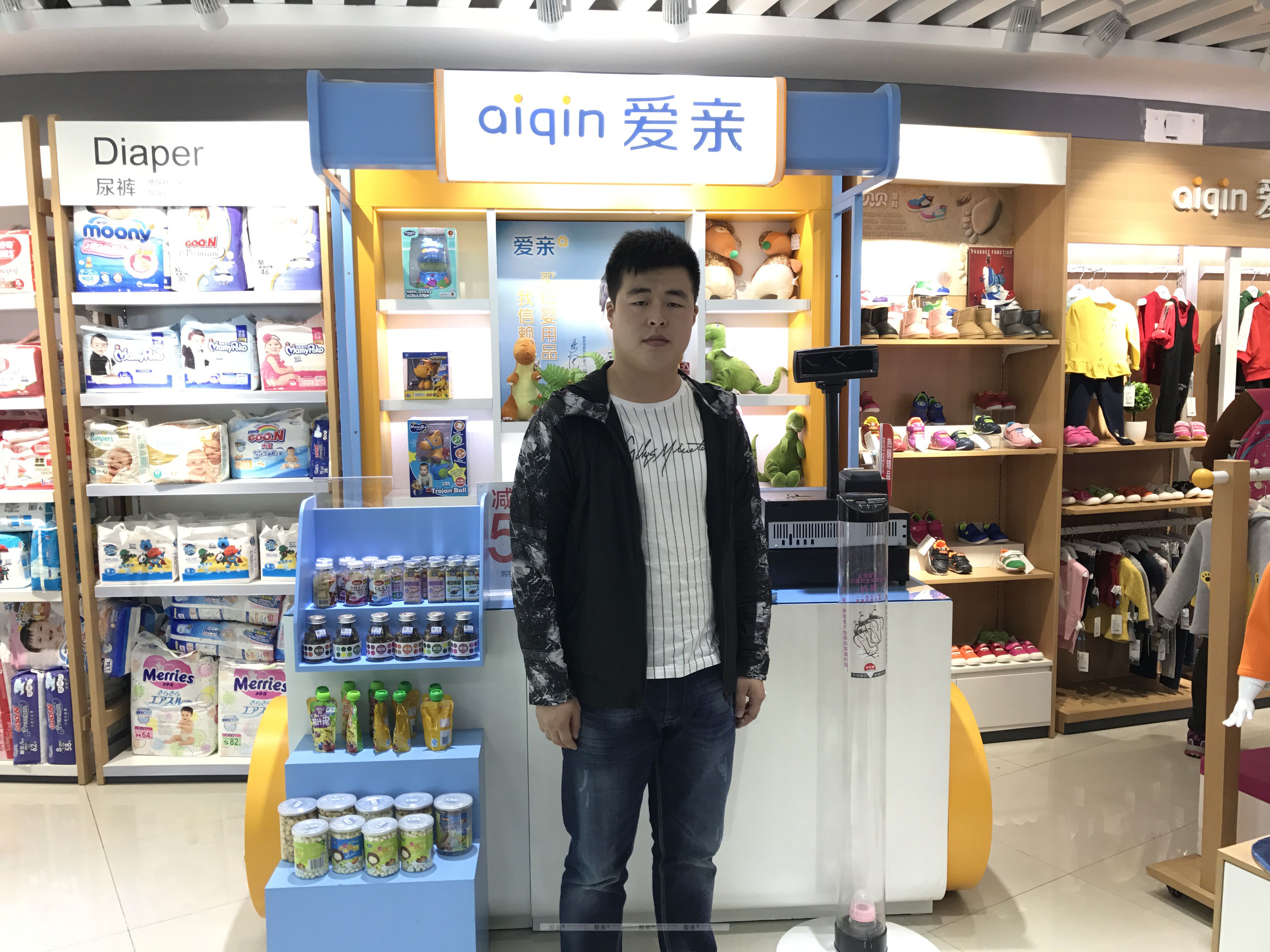 热烈庆祝河北丛先生加盟爱亲母婴！预祝生意兴隆！