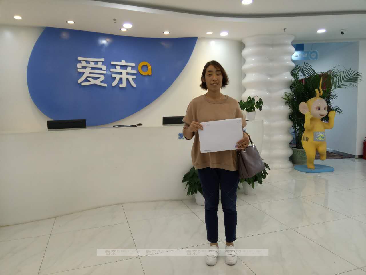 热烈庆祝河北邯郸韩女士加盟爱亲母婴！预祝生意兴隆！