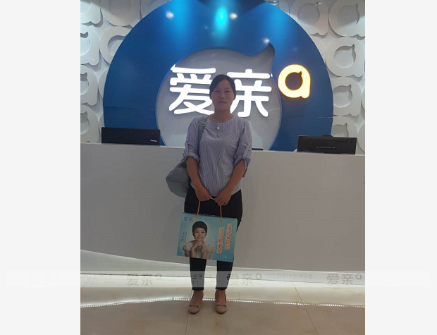 热烈庆祝江西钟女士加盟爱亲母婴！预祝生意兴隆！