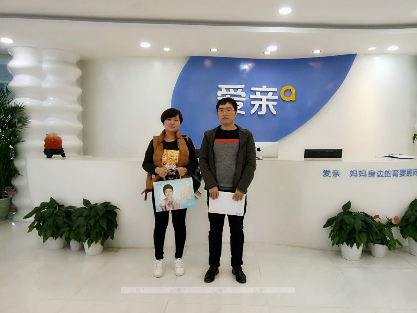 热烈庆祝山西李先生加盟爱亲母婴！预祝生意兴隆！