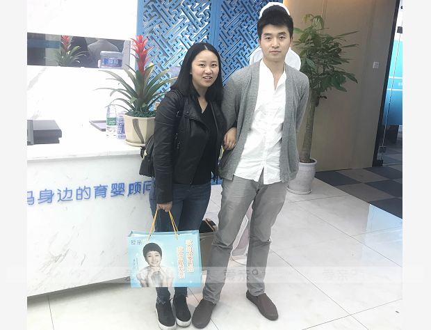 热烈庆祝重庆熊女士加盟爱亲母婴！预祝生意兴隆！