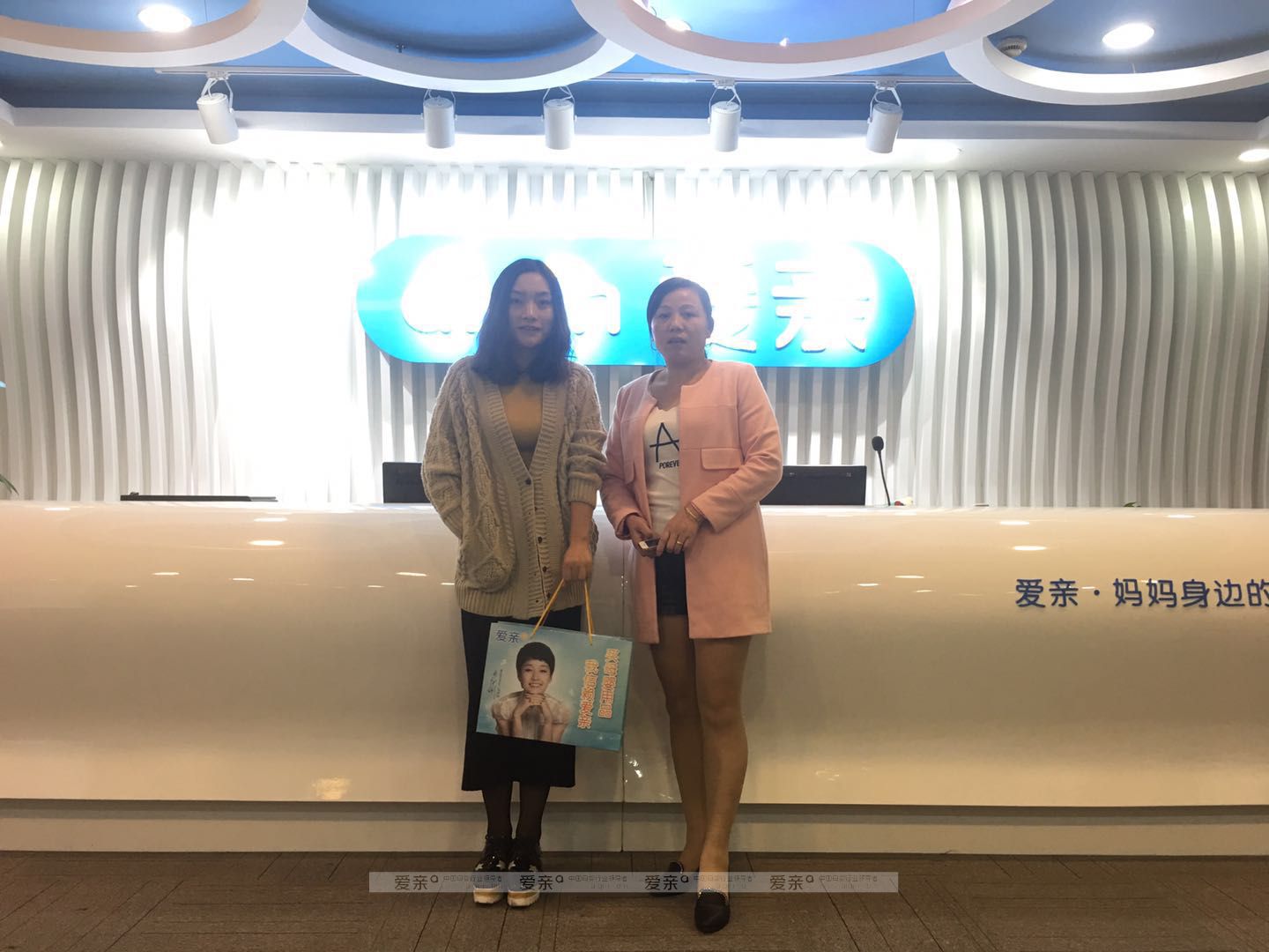 热烈庆祝江西景德镇高女士加盟爱亲母婴！预祝生意兴隆！