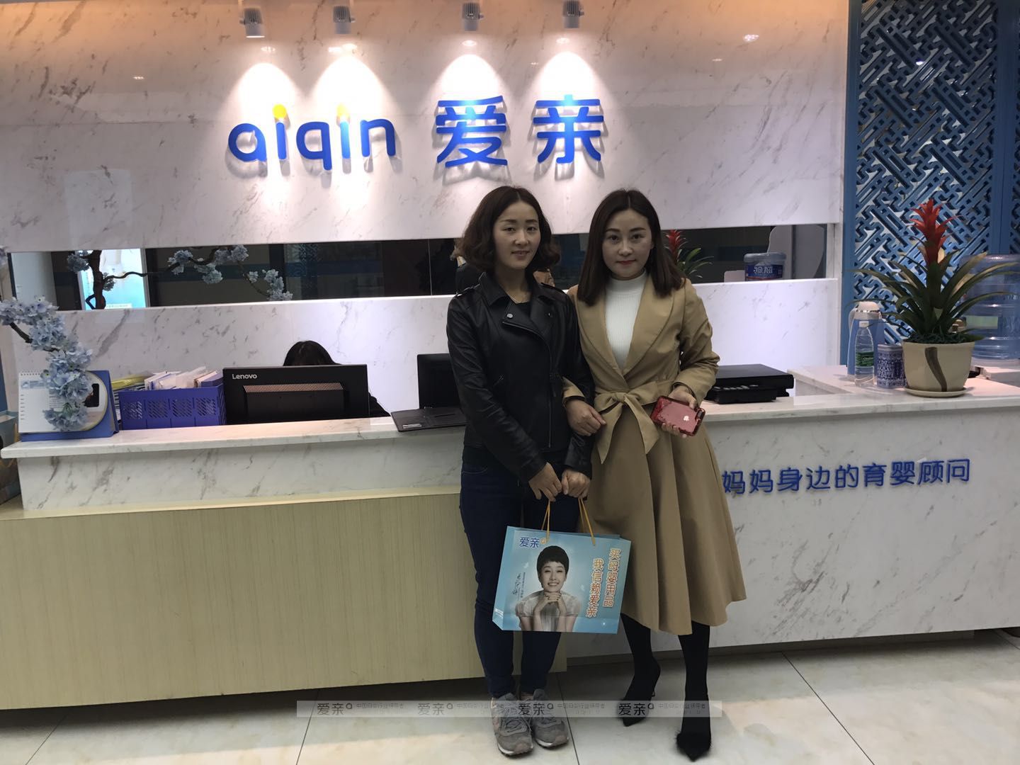 热烈庆祝四川成都王女士加盟爱亲母婴！预祝生意兴隆！