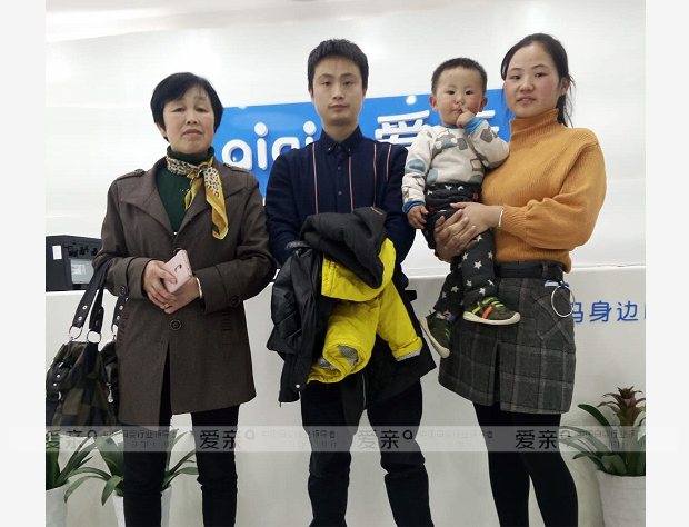 热烈庆祝安徽荣先生加盟爱亲母婴！预祝生意兴隆！