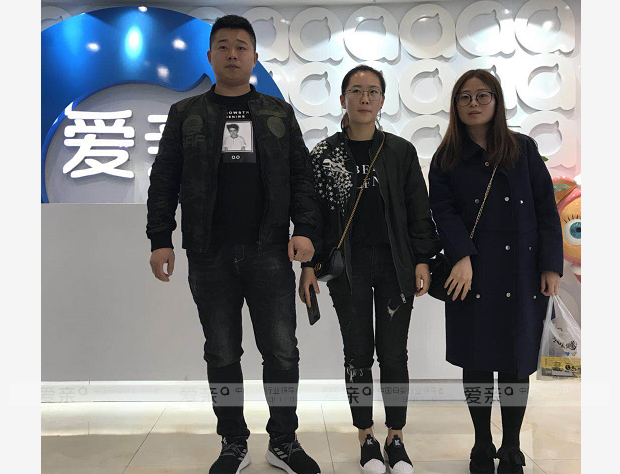 热烈庆祝河南贾女士加盟爱亲母婴！预祝生意兴隆！