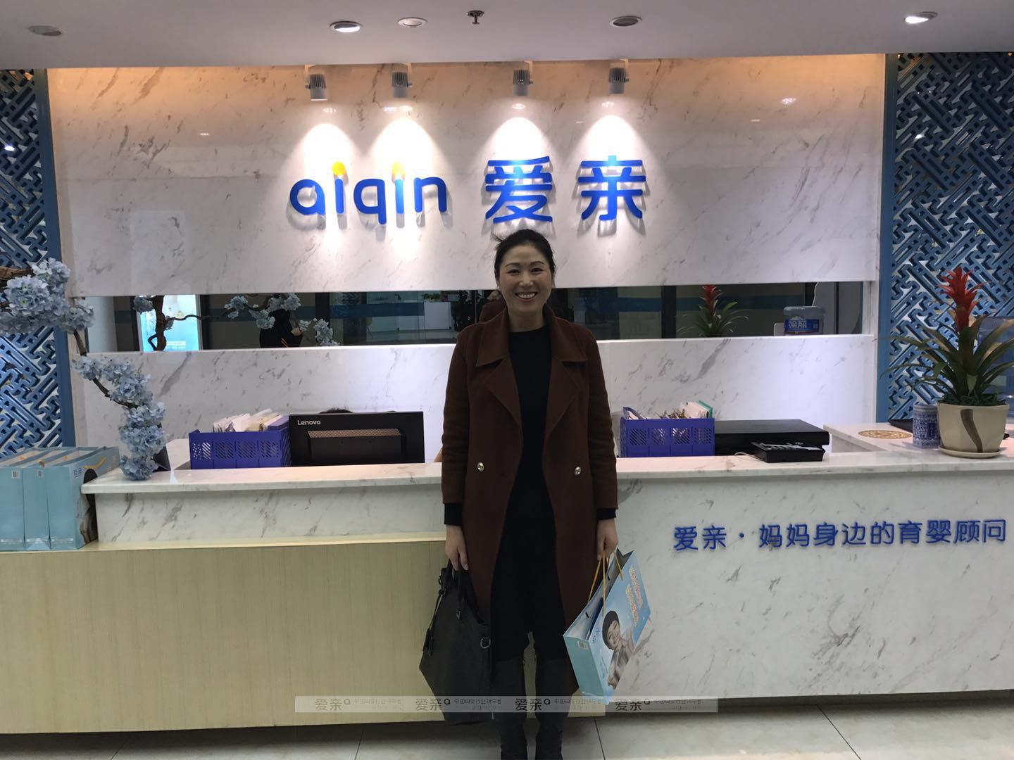 热烈庆祝贵州贵阳肖女士加盟爱亲母婴！预祝生意兴隆！