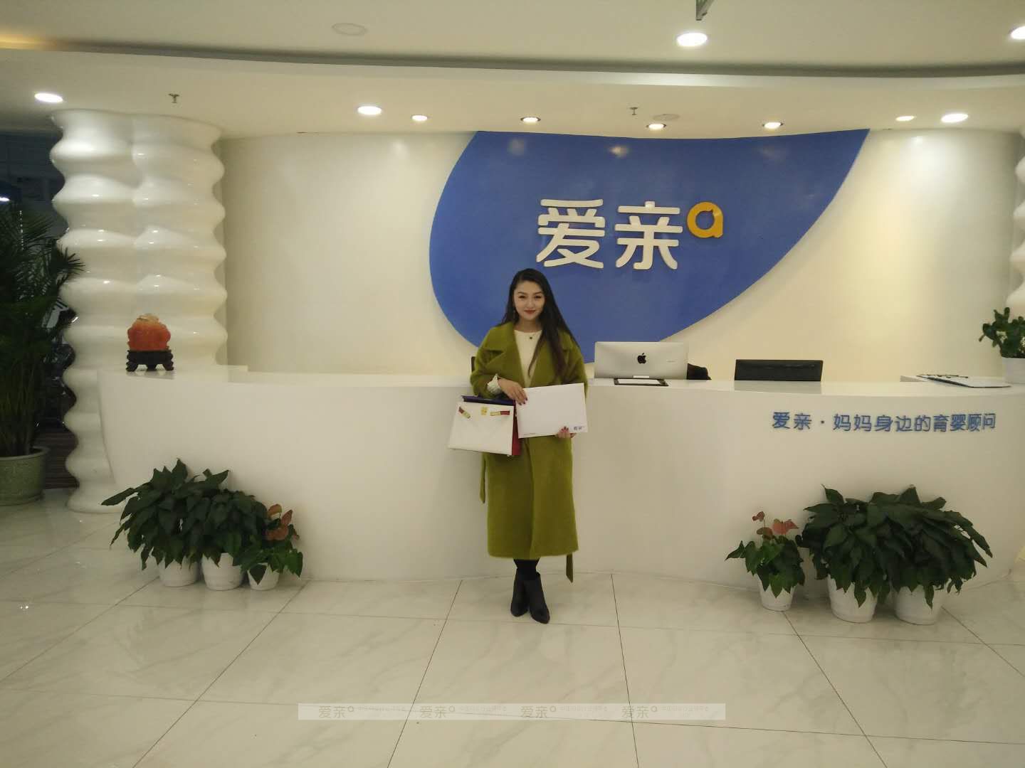 热烈庆祝天津刘女士加盟爱亲母婴！预祝生意兴隆！